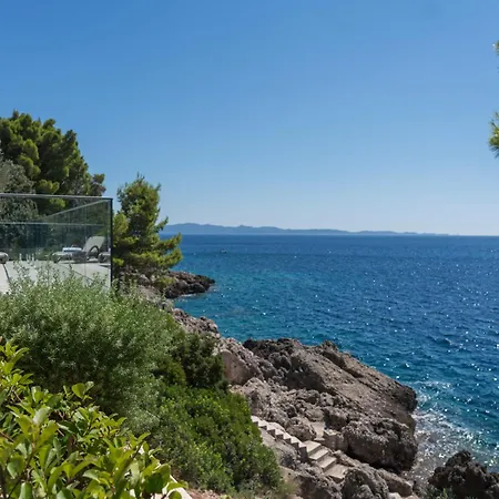 Seafront Toma With Heated Pool Willa *