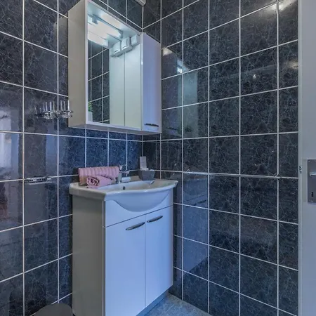 וילה Seafront Toma With Heated Pool *