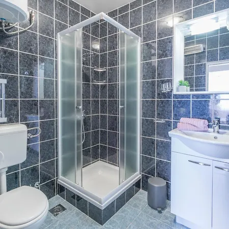 וילה Seafront Toma With Heated Pool *