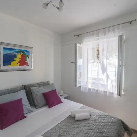 Seafront Toma With Heated Pool Gornji Dingac