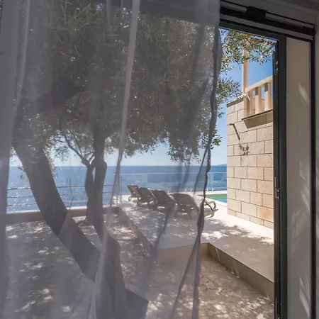 Seafront Toma With Heated Pool Villa Gornji Dingac