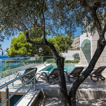 Seafront Toma With Heated Pool