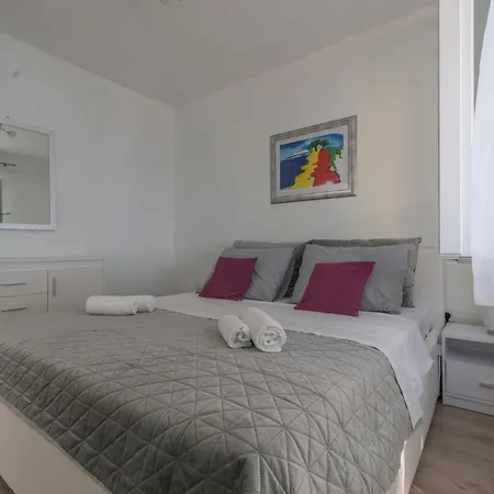 Seafront Toma With Heated Pool