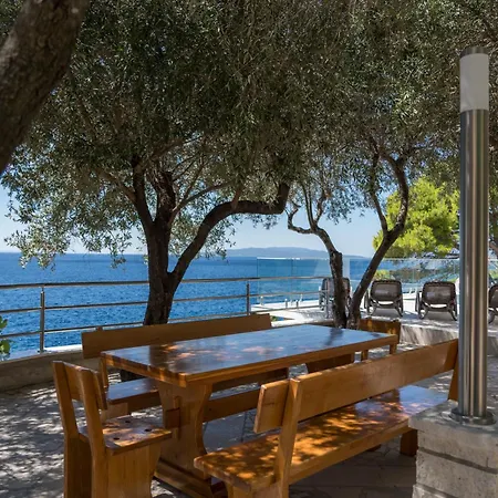 וילה Seafront Toma With Heated Pool