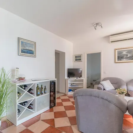 Seafront Toma With Heated Pool