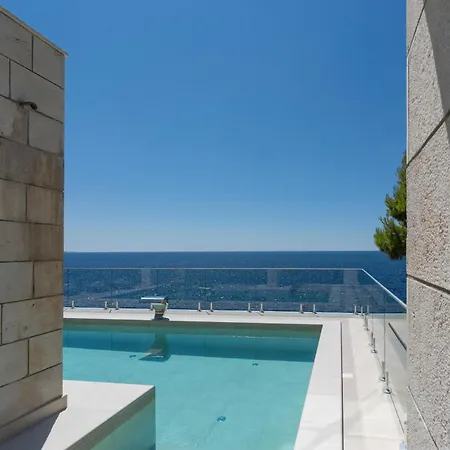 Villa Seafront Toma With Heated Pool