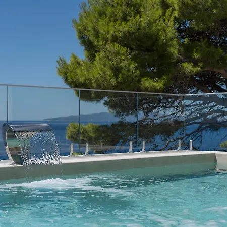 Seafront Toma With Heated Pool