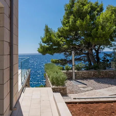 Villa Seafront Toma With Heated Pool