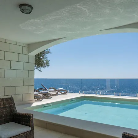 Seafront Toma With Heated Pool * Gornji Dingac
