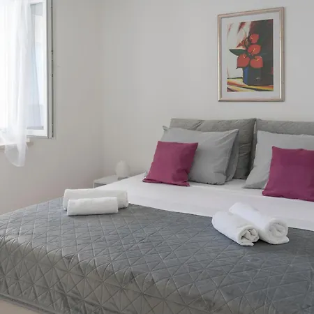 וילה Seafront Toma With Heated Pool *
