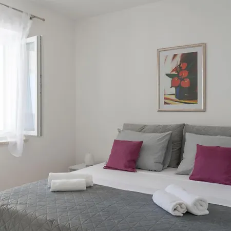 Seafront Toma With Heated Pool