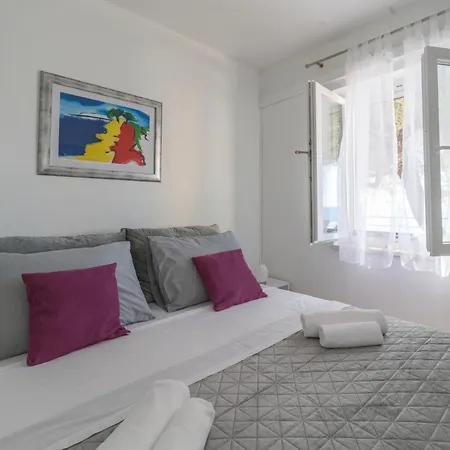 וילה Seafront Toma With Heated Pool